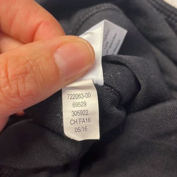 Athleta woman’s black Capri leggings - Picture 10 of 10